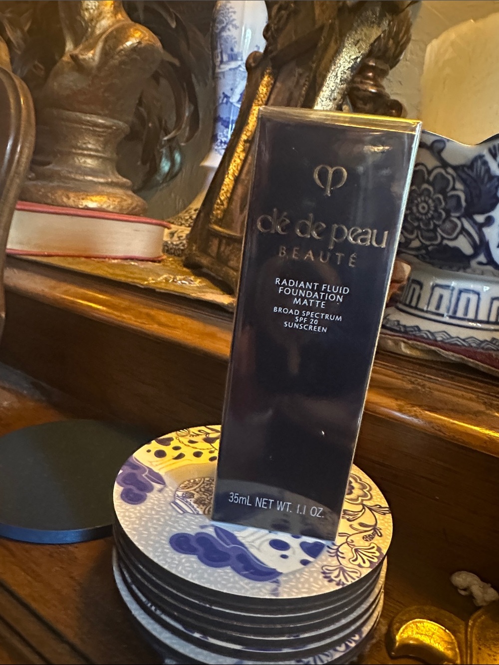NIB Cle’ de peau Beaute Radiant Fluid Foundation, Matte, with SPF 20, color O20